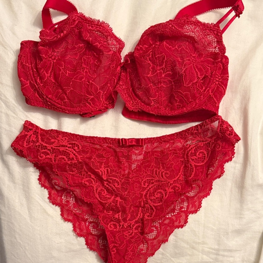Simone Perele Vibrant Red Lace Bra Set